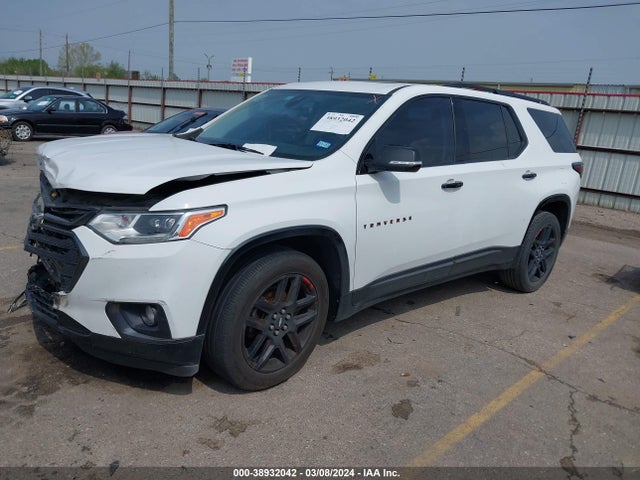 Chevrolet Traverse Premier 2018 1GNERKKW2JJ137811 Image 2