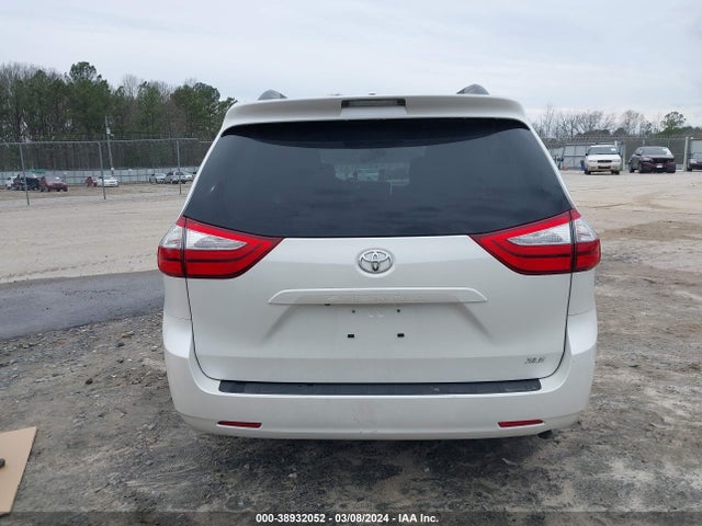 Toyota Sienna Xle 8 Passenger 2015 5TDYK3DC8FS571809 Image 16