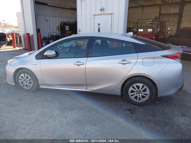 Toyota Prius Two 2016 JTDKBRFU8G3520778 Image 14