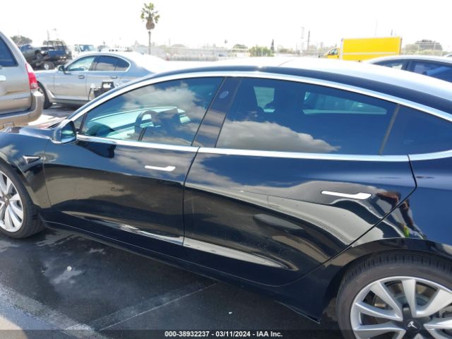 5YJ3E1EA2JF122710 Tesla Model 3 Long Range/mid Range