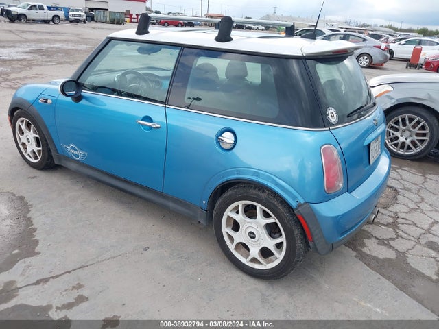 2005 MINI COOPER S WMWRE33575TG95830 Photo 2
