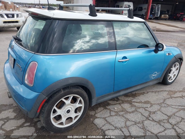 2005 MINI COOPER S WMWRE33575TG95830 Photo 3