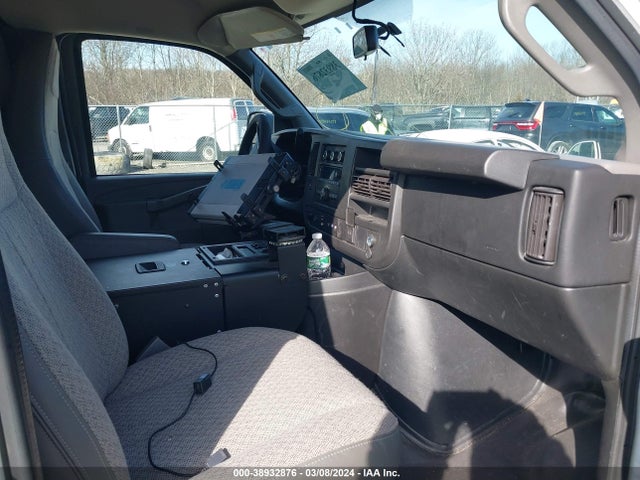 Chevrolet Express 2500 Work Van 2018 1GCWGAFG3J1236217 Image 5