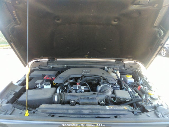 1C4HJXEG1MW704239 Jeep Wrangler Unlimited Sahara 4x4