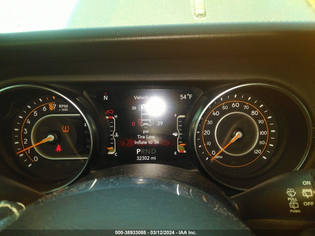 1C4HJXEG1MW704239 Jeep Wrangler Unlimited Sahara 4x4