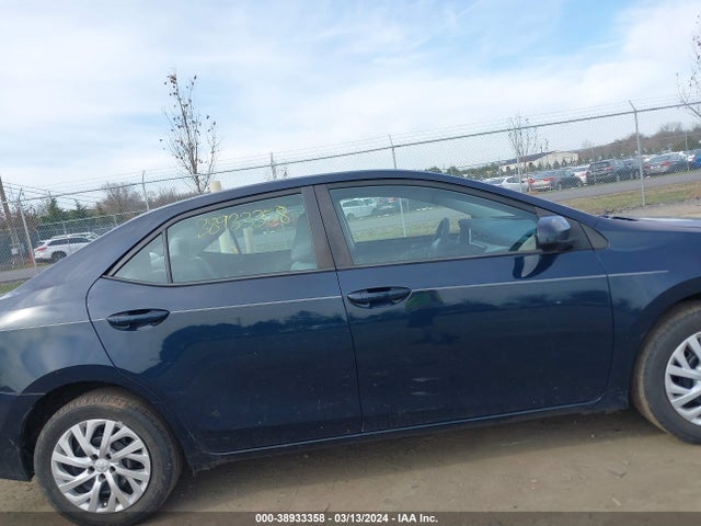 Toyota COROLLA LE 2018 5YFBURHEXJP835421 Image 13