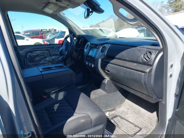 5TFUM5F12KX082374 Toyota Tundra Sr5 4.6l V8