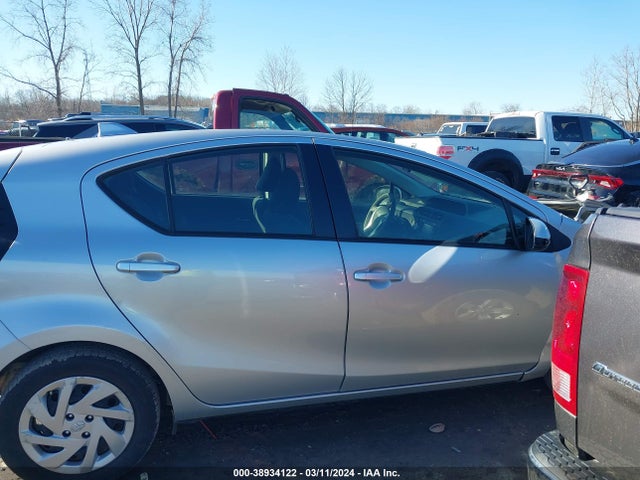 Toyota Prius C Two 2015 JTDKDTB39F1113308 Image 13