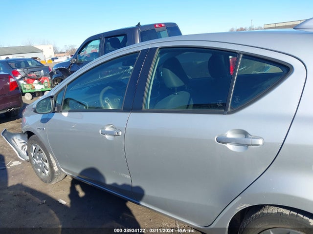 Toyota Prius C Two 2015 JTDKDTB39F1113308 Image 14