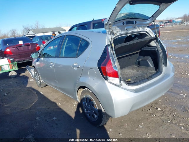 Toyota Prius C Two 2015 JTDKDTB39F1113308 Image 3