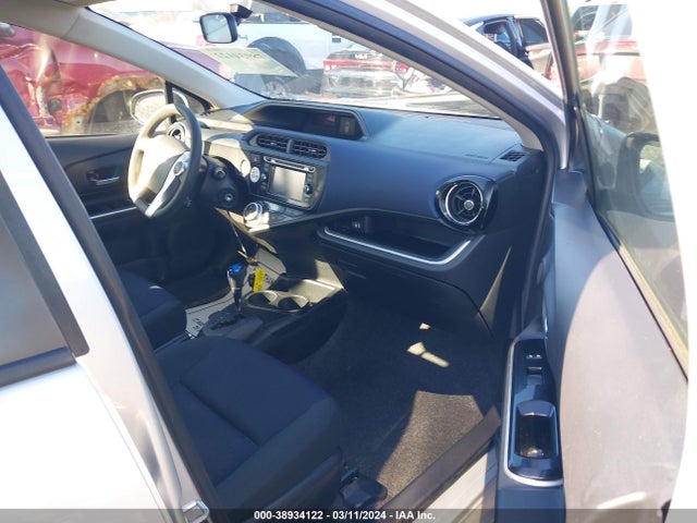 Toyota Prius C Two 2015 JTDKDTB39F1113308 Image 5
