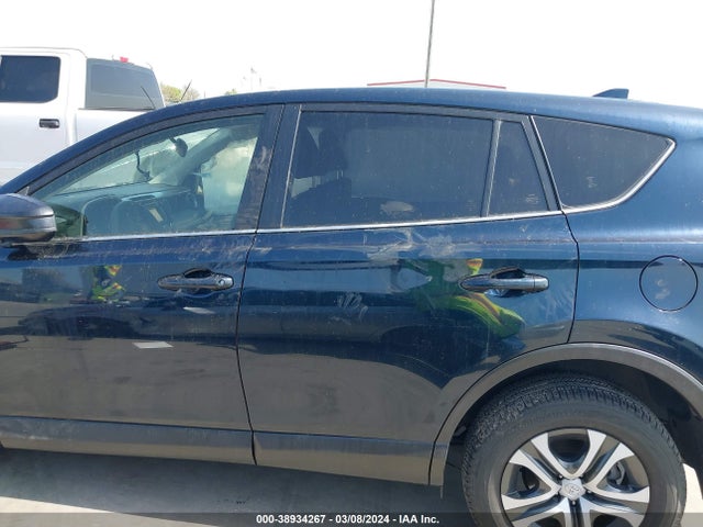 Toyota RAV4 LE 2018 JTMBFREV2JJ252246 Image 15