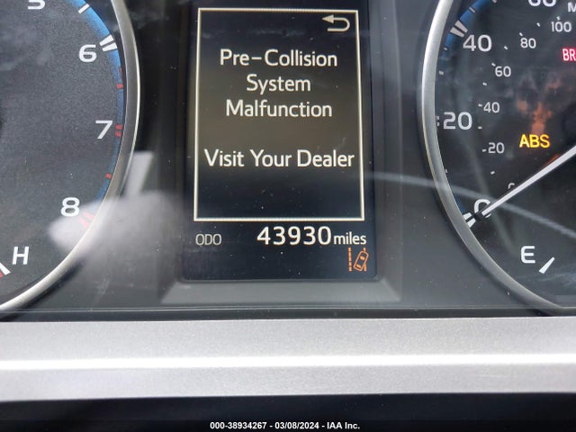 Toyota RAV4 LE 2018 JTMBFREV2JJ252246 Image 16