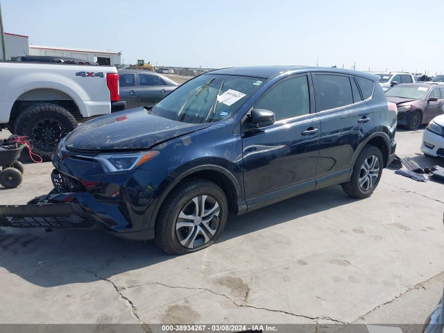 Toyota RAV4 LE 2018 JTMBFREV2JJ252246 Image 2