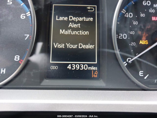 Toyota RAV4 LE 2018 JTMBFREV2JJ252246 Image 7