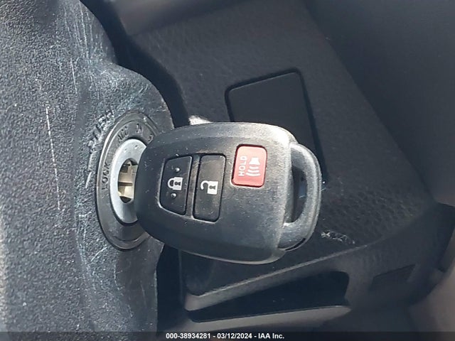 Toyota RAV4 LE 2018 JTMBFREV1JJ736263 Image 11