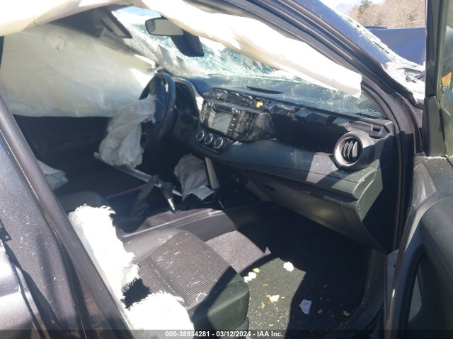Toyota RAV4 LE 2018 JTMBFREV1JJ736263 Image 5