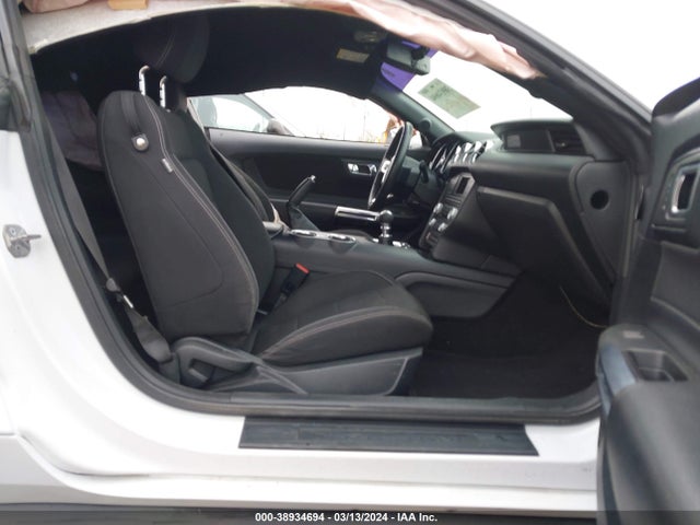 1FA6P8AM8G5294577 Ford Mustang V6