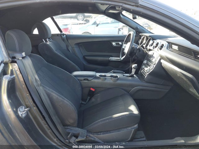 Ford Mustang Ecoboost 2019 1FATP8UH3K5158996 Image 5