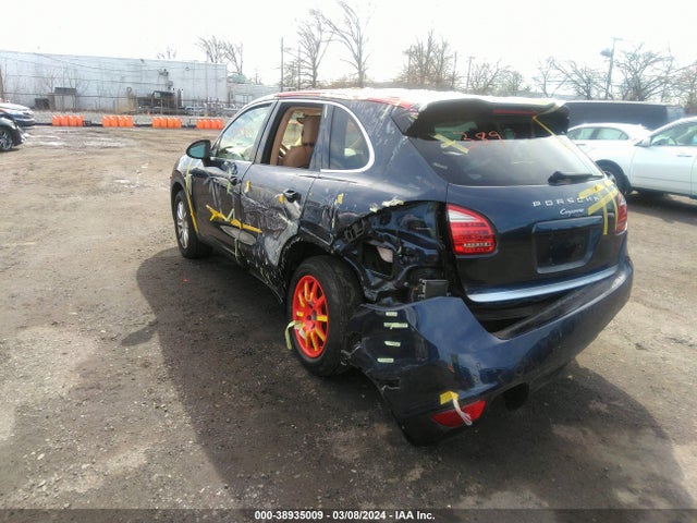 2013 PORSCHE CAYENNE WP1AA2A21DLA07460 Photo 2