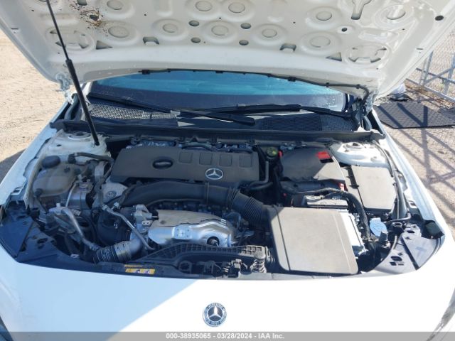 W1K3G4EB2NJ324813 Mercedes-Benz A 220