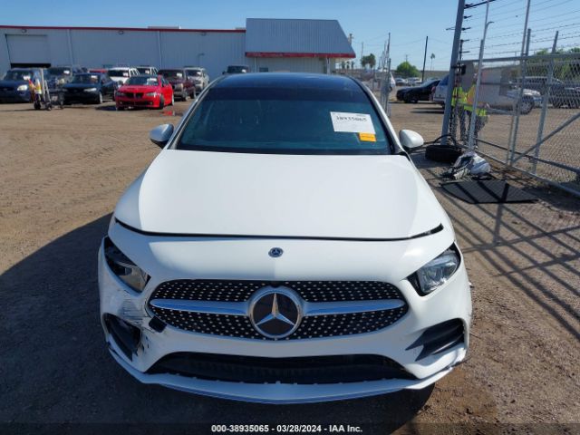 W1K3G4EB2NJ324813 Mercedes-Benz A 220
