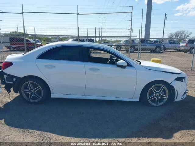 W1K3G4EB2NJ324813 Mercedes-Benz A 220