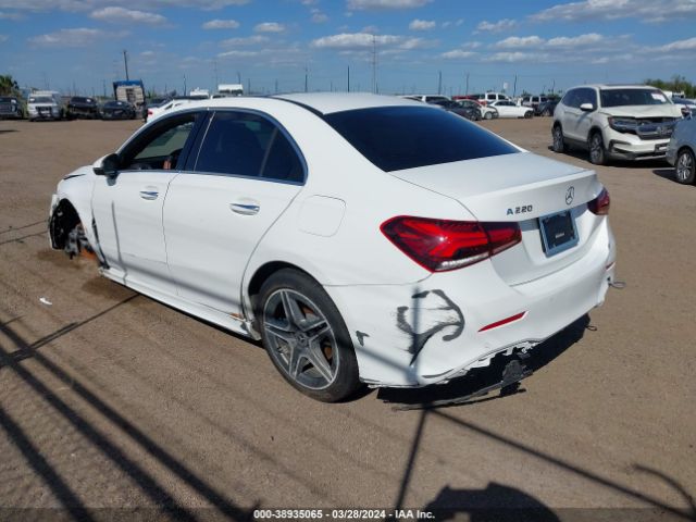 W1K3G4EB2NJ324813 Mercedes-Benz A 220