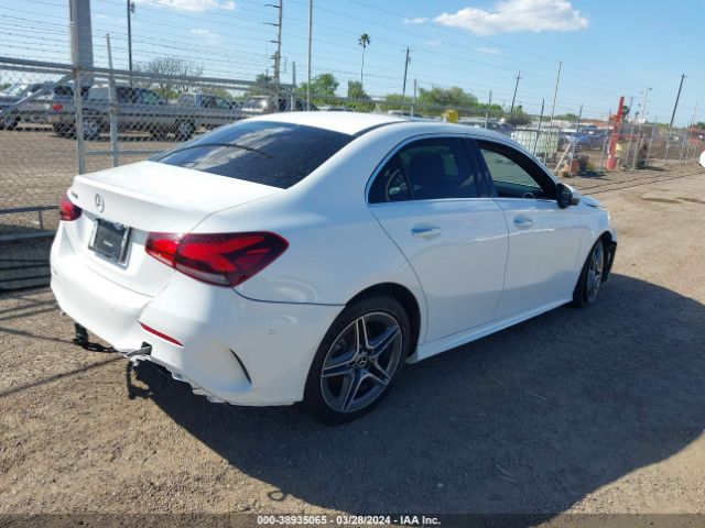 W1K3G4EB2NJ324813 Mercedes-Benz A 220