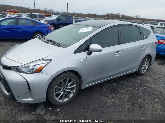 Toyota Prius V Five 2017 JTDZN3EU8HJ074343 Image 2