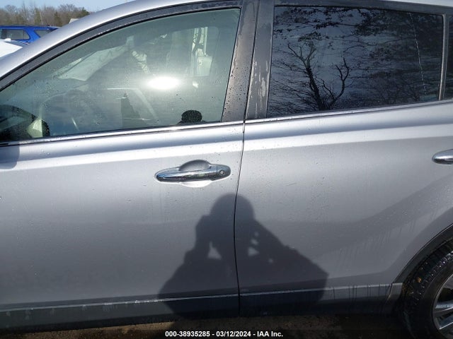 Toyota Rav4 Limited 2018 JTMDFREV9JD228761 Image 15
