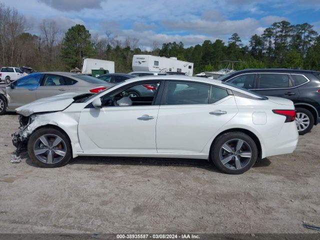 1N4BL4DW9NN410835 Nissan Altima Sv Intelligent Awd