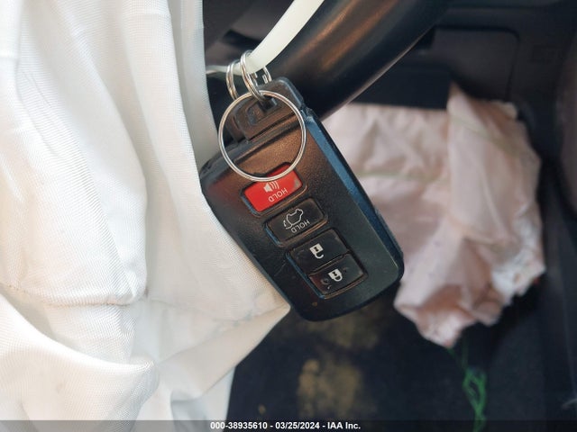 Toyota RAV4 SE 2018 JTMJFREV4JJ207305 Image 11