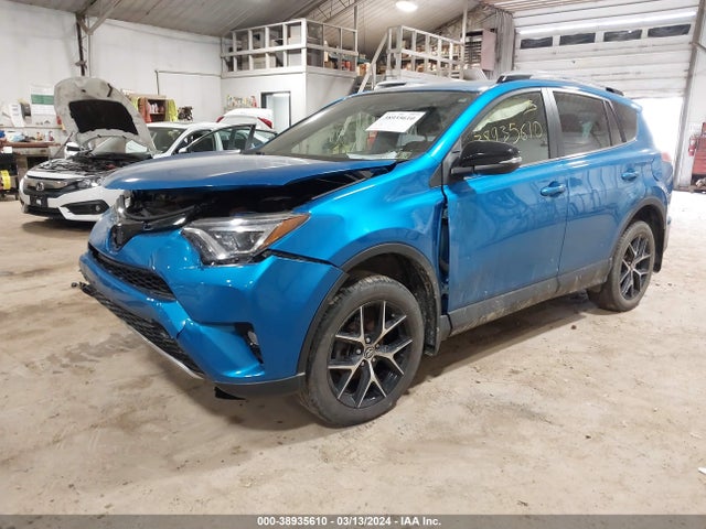 Toyota RAV4 SE 2018 JTMJFREV4JJ207305 Image 2