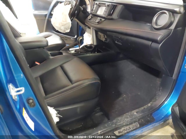 Toyota RAV4 SE 2018 JTMJFREV4JJ207305 Image 5