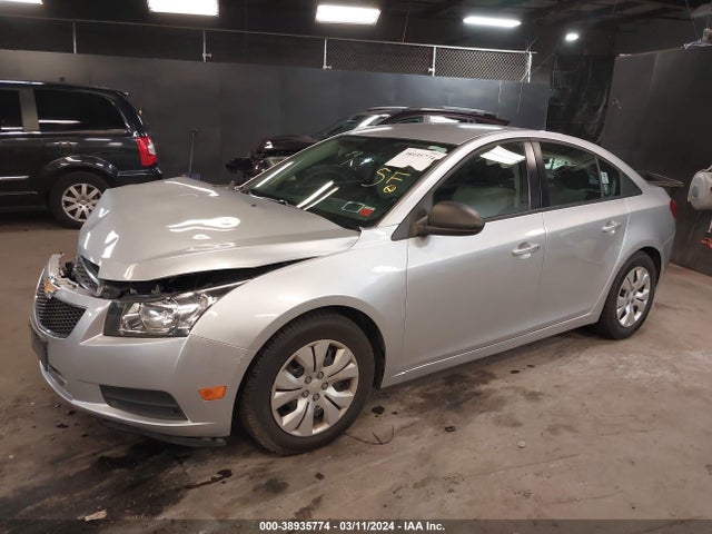Chevrolet Cruze Ls Auto 2014 1G1PA5SG9E7141319 Image 2