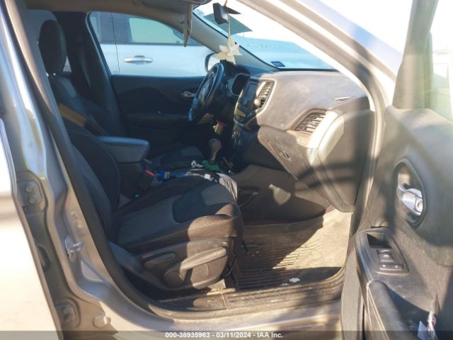 1C4PJLAB3GW302581 Jeep Cherokee Altitude