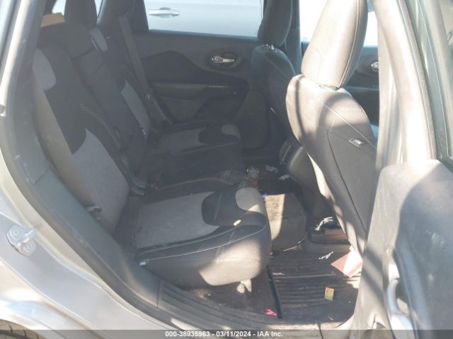 1C4PJLAB3GW302581 Jeep Cherokee Altitude