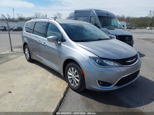 Chrysler Pacifica Touring L 2018 2C4RC1BGXJR120300 Image 1