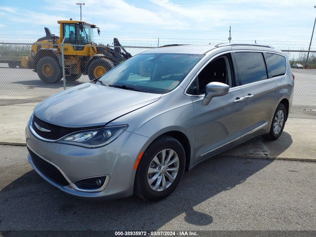 Chrysler Pacifica Touring L 2018 2C4RC1BGXJR120300 Image 2