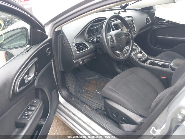 Chrysler 200 Limited 2015 1C3CCCAB1FN557943 Image 5