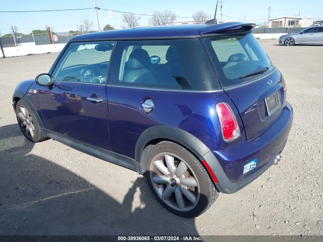 2006 MINI COOPER S WMWRE33546TJ36895 Photo 2