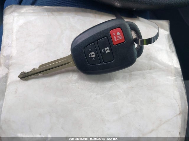 Toyota RAV4 LE 2018 2T3BFREV8JW841559 Image 11