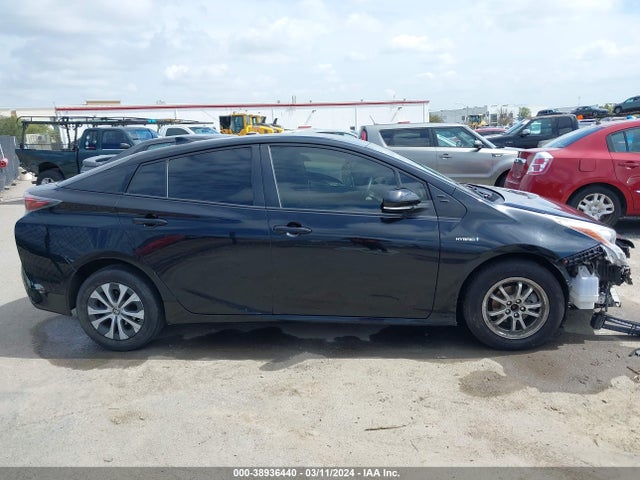 Toyota Prius Two 2016 JTDKBRFUXG3516327 Image 13