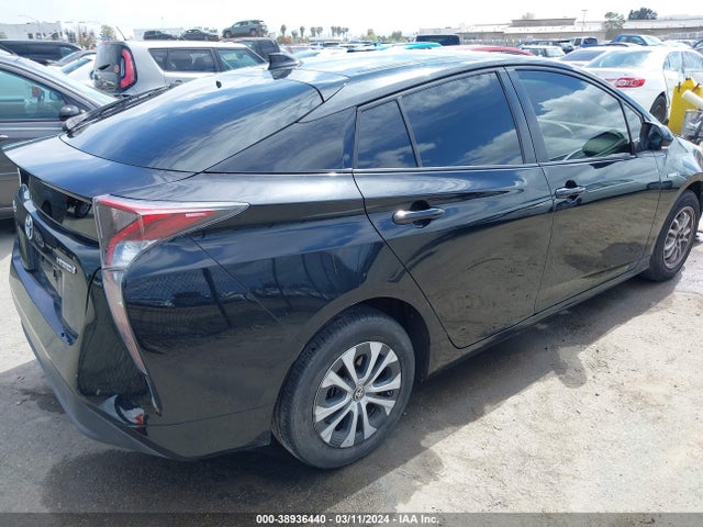 Toyota Prius Two 2016 JTDKBRFUXG3516327 Image 4