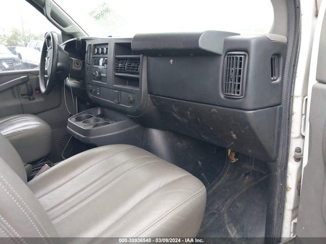 Chevrolet Express 3500 Work Van 2016 1GCZGHFG4G1164037 Image 5