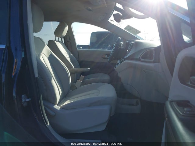2C4RC1DGXHR561464 Chrysler Pacifica Touring