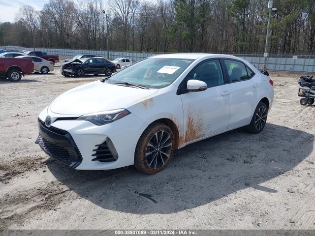 Toyota COROLLA SE 2018 5YFBURHE9JP824586 Image 2
