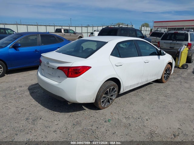Toyota COROLLA SE 2018 5YFBURHE9JP824586 Image 4