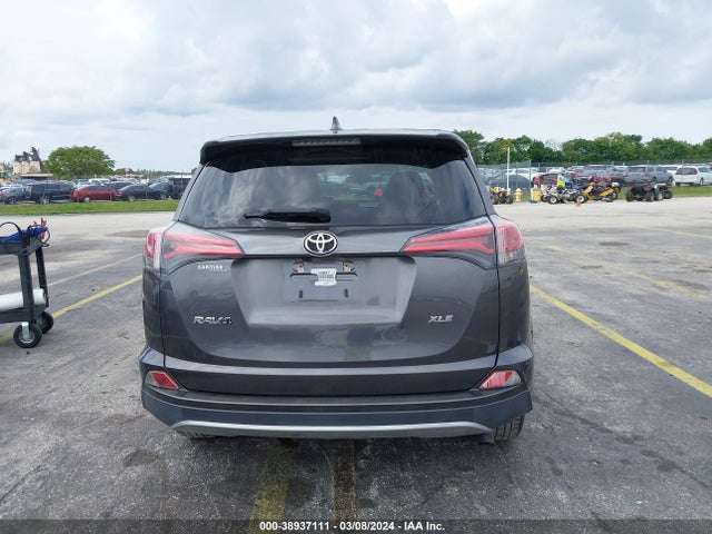 Toyota Rav4 Xle 2018 JTMWFREV8JJ752168 Image 17